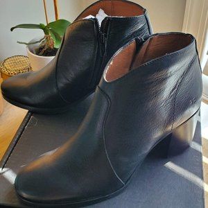 Frye Nora Zip Short ankle boot 7